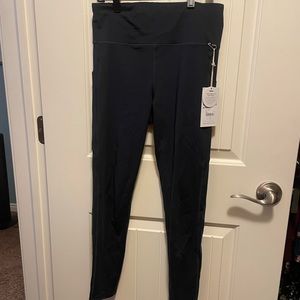 NTW Vuori Stride Legging Small